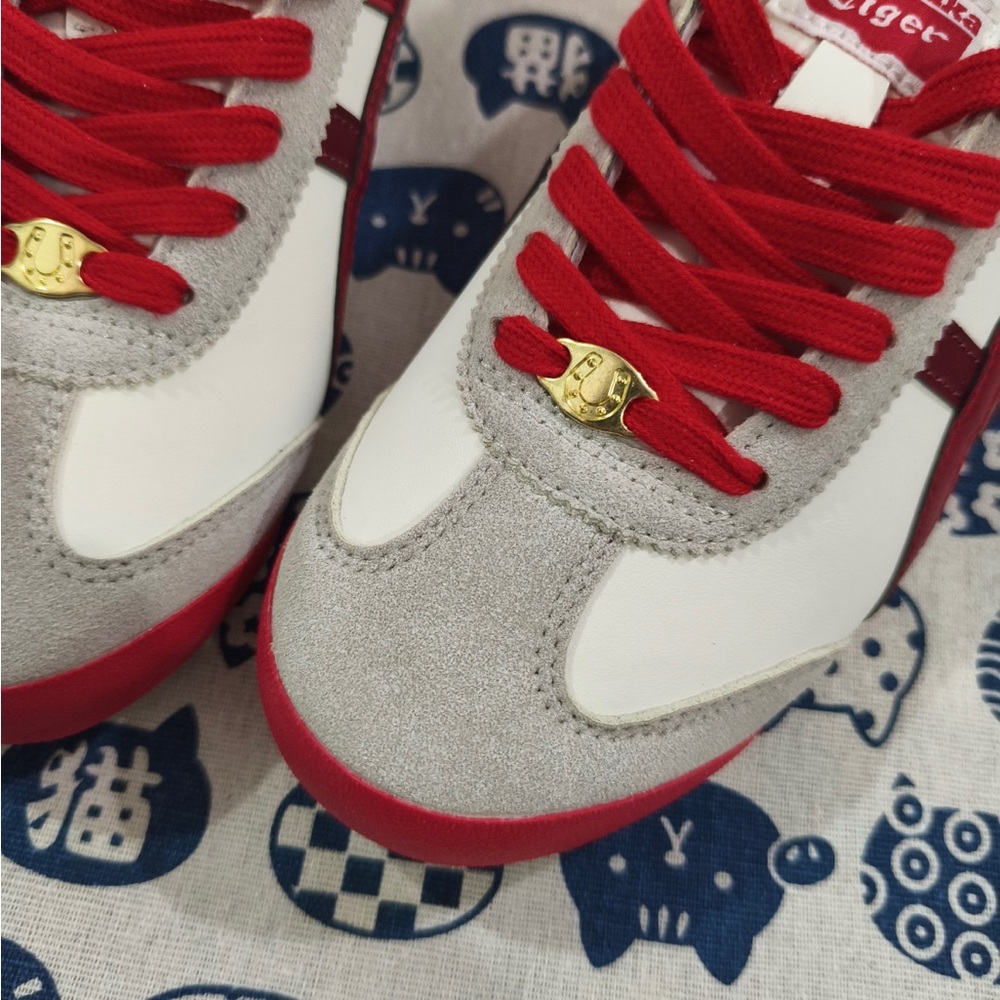 Onitsuka Tiger White Sneakers with Red Accents - Picture 3 of 8